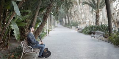 Therapist providing support to a client experiencing psychosis in a calming environment near Palos Park.